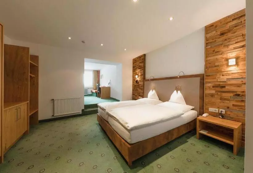 Отель Schwarzer Adler   Sport & Spa