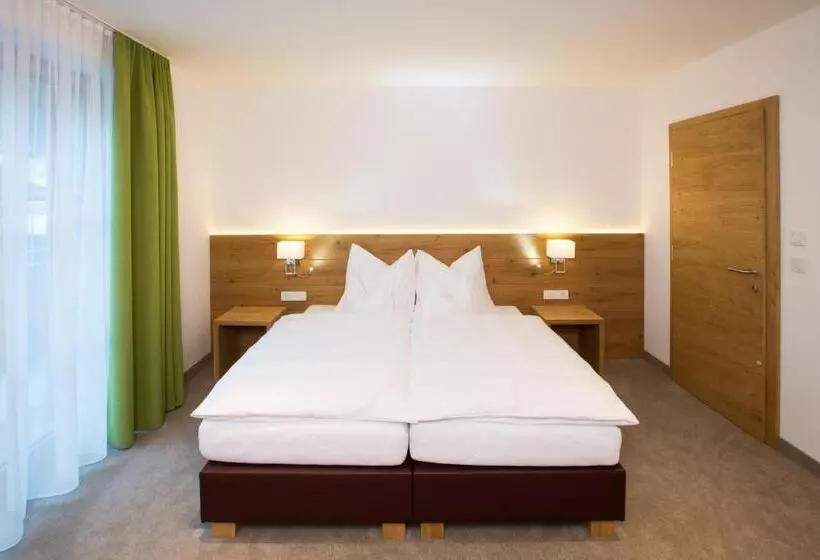 Отель Schwarzer Adler   Sport & Spa