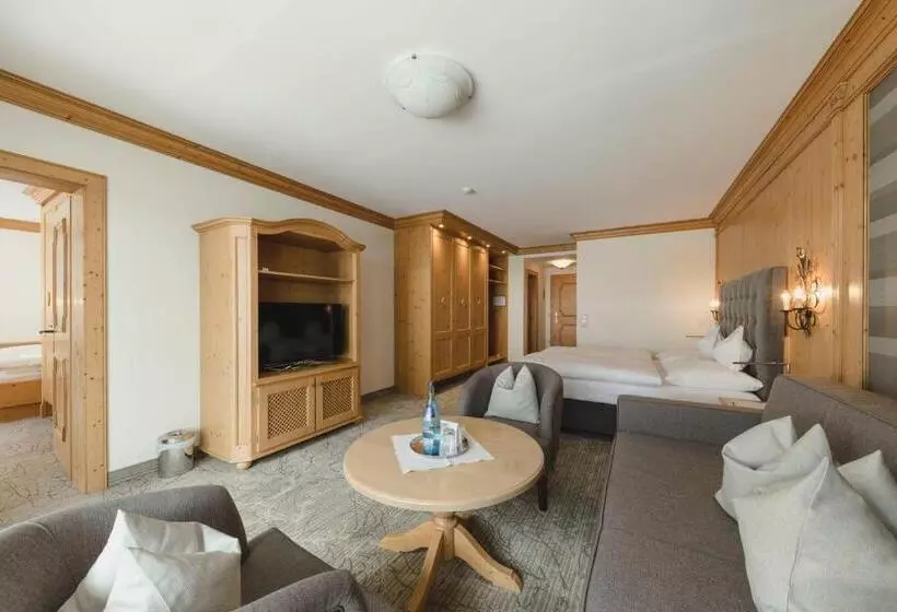 Отель Schwarzer Adler   Sport & Spa