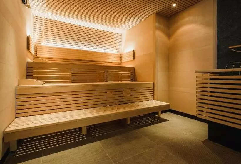 Отель Schwarzer Adler   Sport & Spa