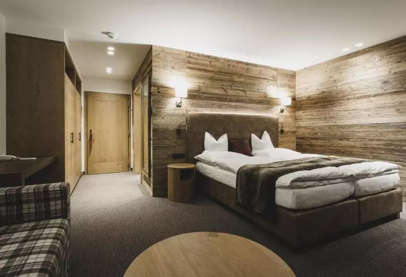 Отель Schwarzer Adler   Sport & Spa