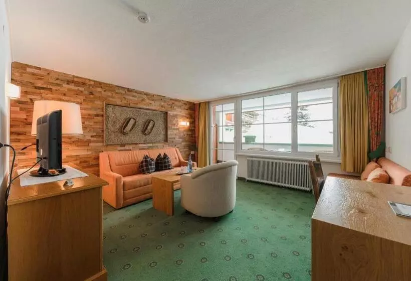 Отель Schwarzer Adler   Sport & Spa