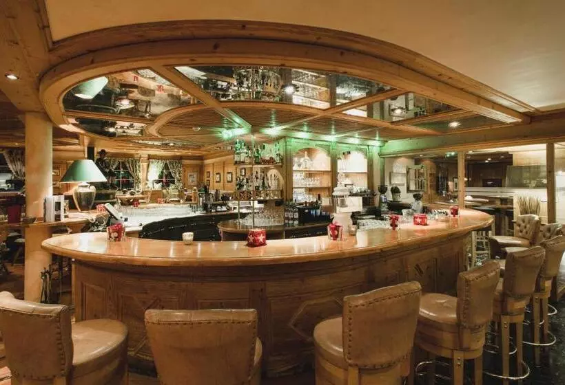 Отель Schwarzer Adler   Sport & Spa