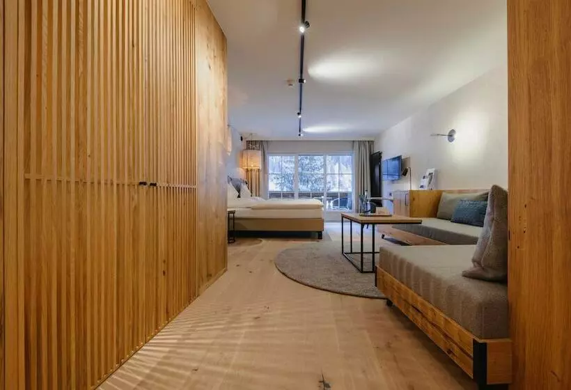 Отель Schwarzer Adler   Sport & Spa