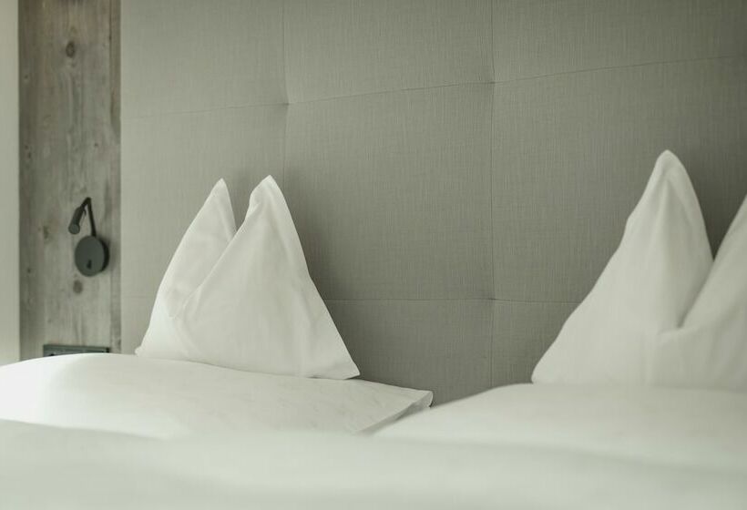 ホテル Schwarzer Adler   Sport & Spa