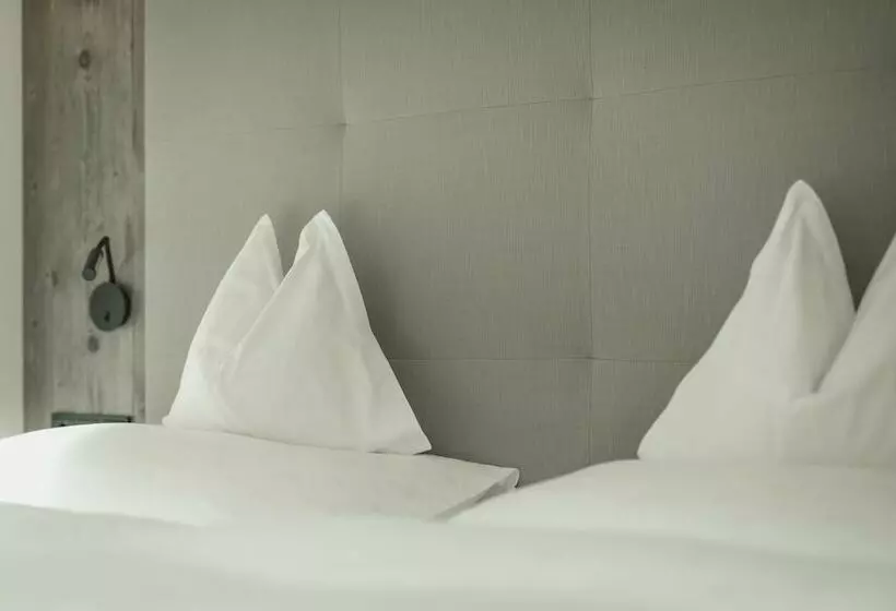 Отель Schwarzer Adler   Sport & Spa