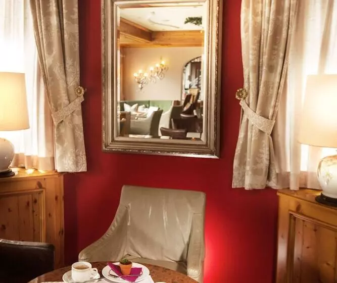 Отель Waidringer Hof 4 Sterne Superior