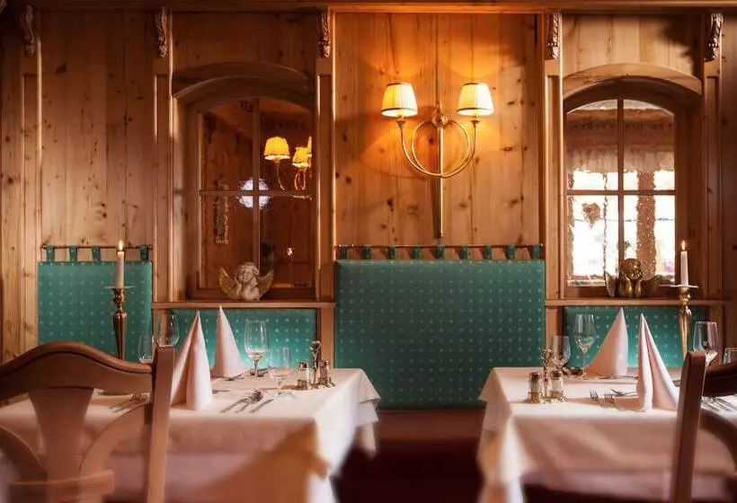 Отель Waidringer Hof 4 Sterne Superior