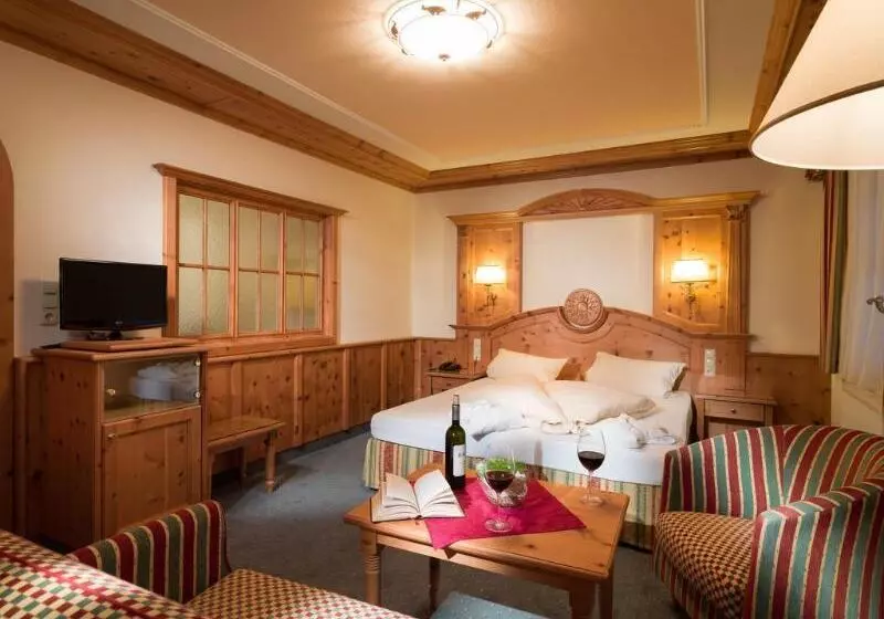 Отель Waidringer Hof 4 Sterne Superior