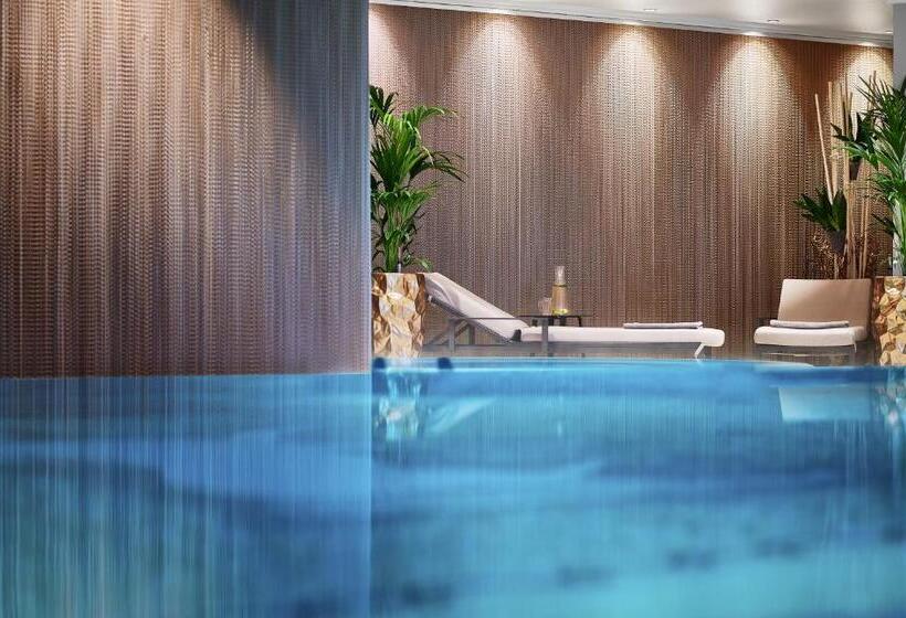 هتل Weisses Roessl