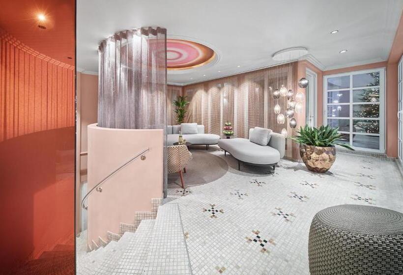 هتل Weisses Roessl