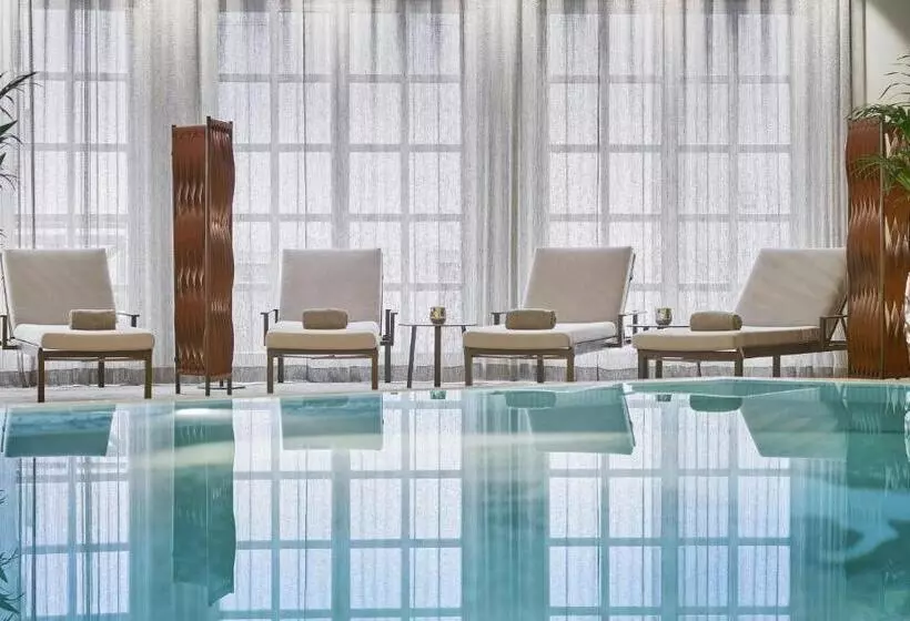 هتل Weisses Roessl