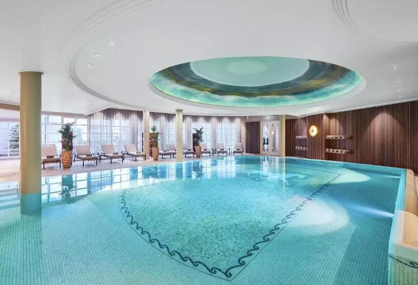 هتل Weisses Roessl