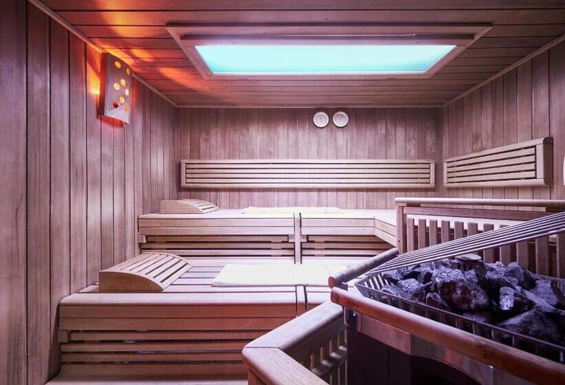 هتل Weisses Roessl