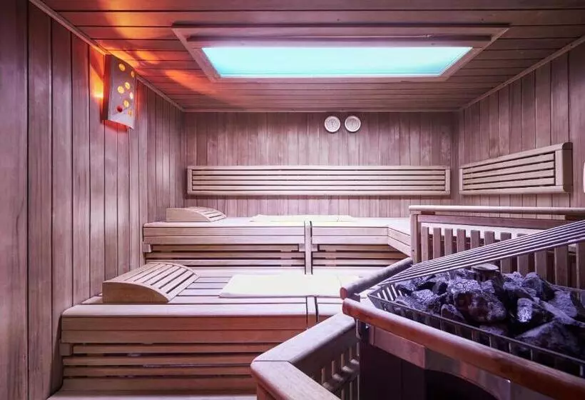 هتل Weisses Roessl