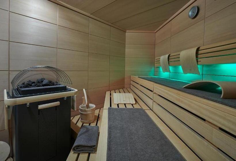 هتل Weisses Roessl