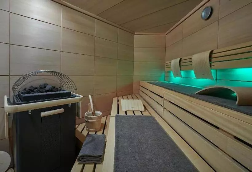 هتل Weisses Roessl