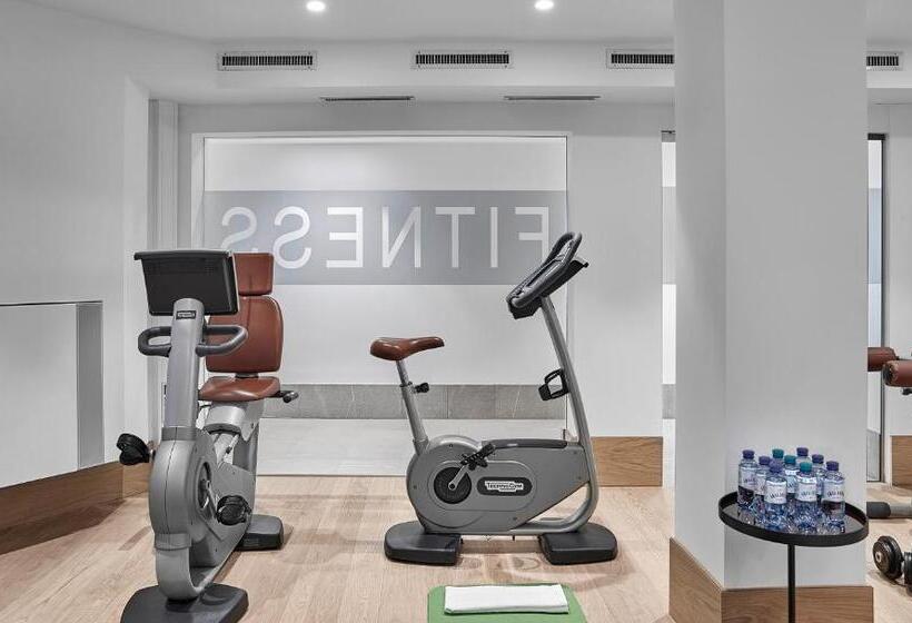 هتل Weisses Roessl