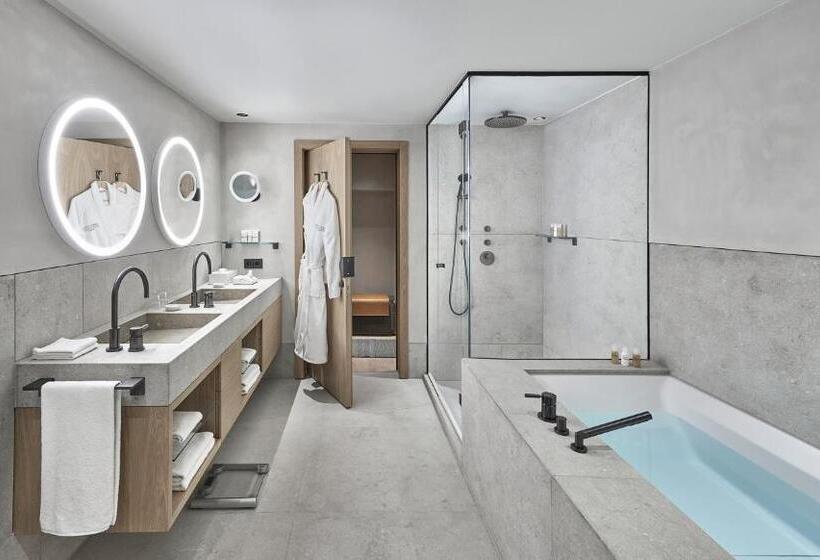 هتل Weisses Roessl