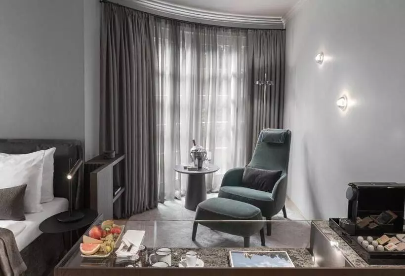 هتل Weisses Roessl