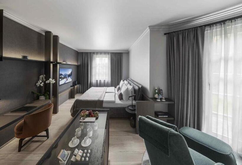 هتل Weisses Roessl