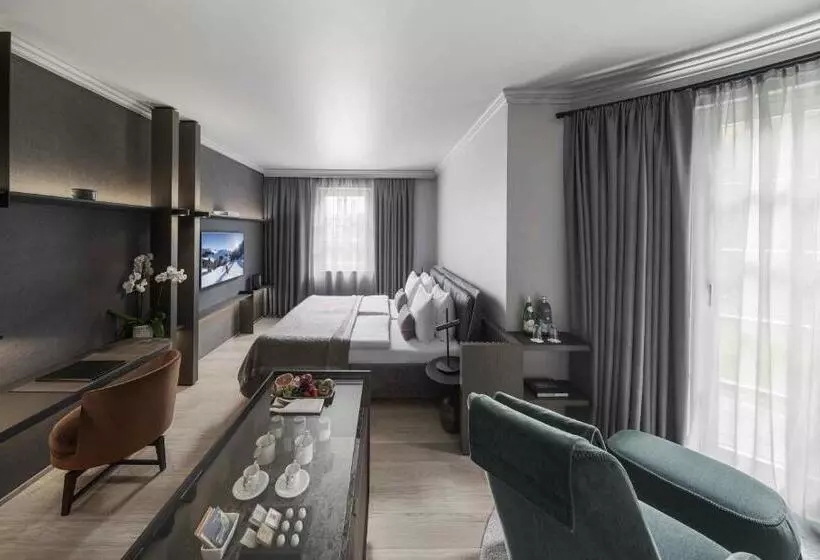 هتل Weisses Roessl