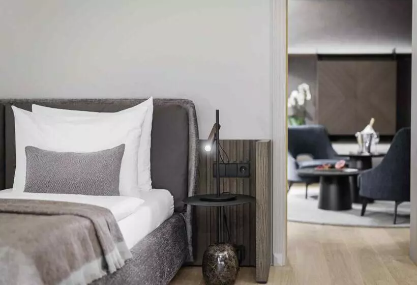 هتل Weisses Roessl