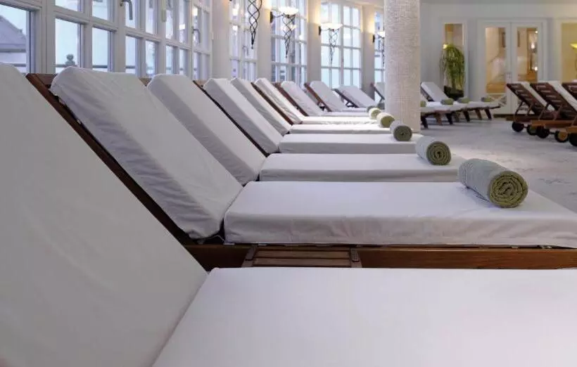 هتل Weisses Roessl