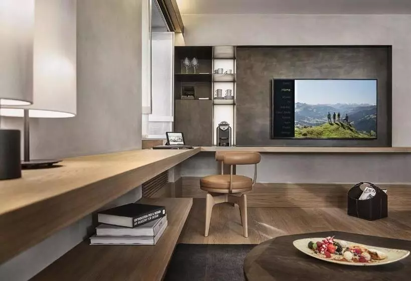 هتل Weisses Roessl