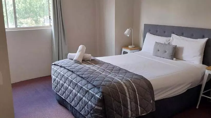 Motel Commodore Motor Inn