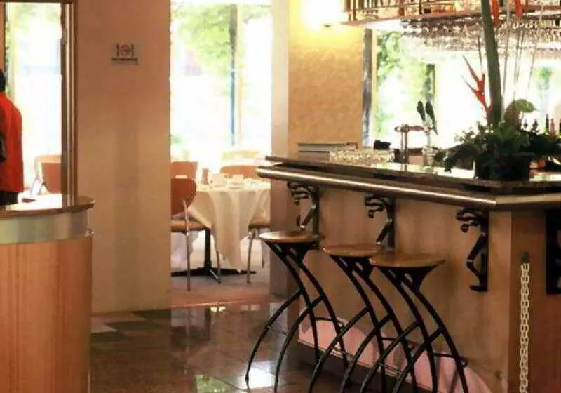 Quality Hotel Tiffins On The Park