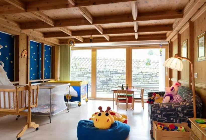 Wellness  Und Familienhotel Egger