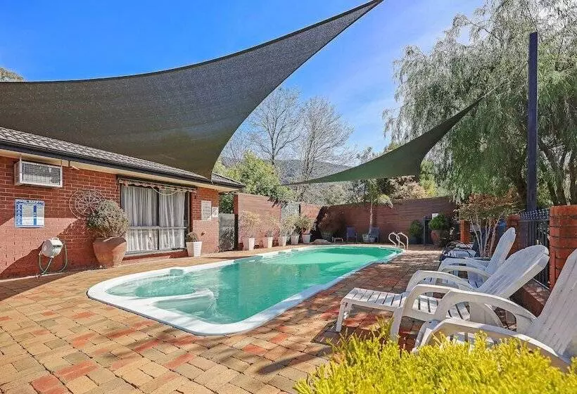 בית מלון כפרי Country Plaza Halls Gap