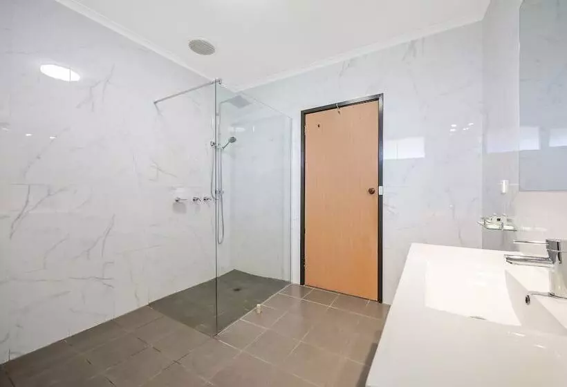 בית מלון כפרי Country Plaza Halls Gap