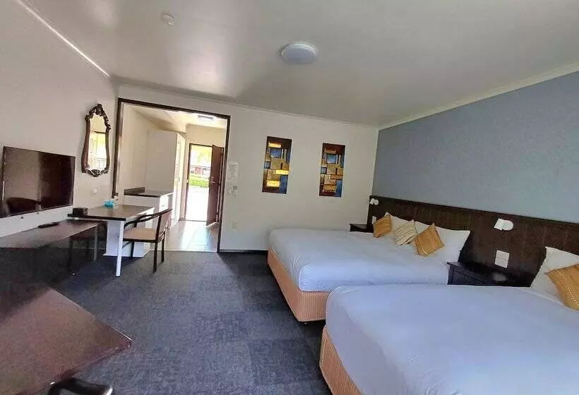 בית מלון כפרי Country Plaza Halls Gap