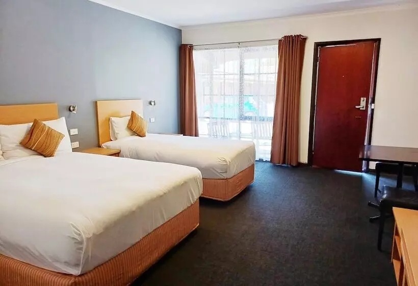 בית מלון כפרי Country Plaza Halls Gap