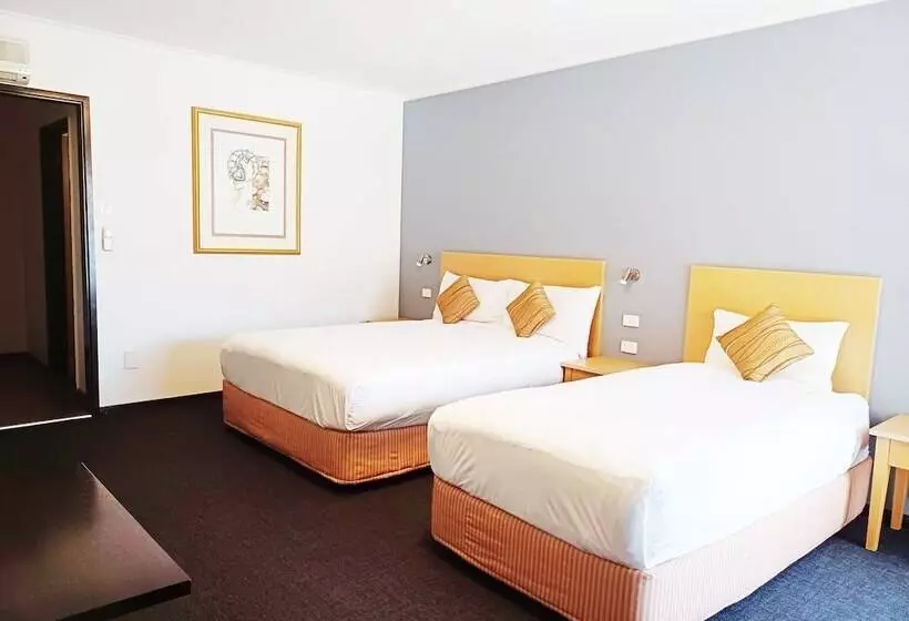 בית מלון כפרי Country Plaza Halls Gap