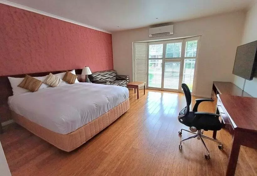 בית מלון כפרי Country Plaza Halls Gap