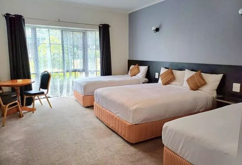 בית מלון כפרי Country Plaza Halls Gap