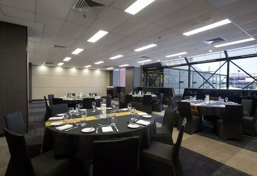 ホテル Doubletree By Hilton Darwin Esplanade