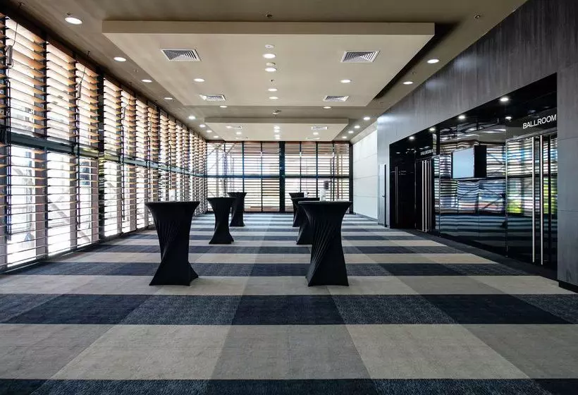 ホテル Doubletree By Hilton Darwin Esplanade