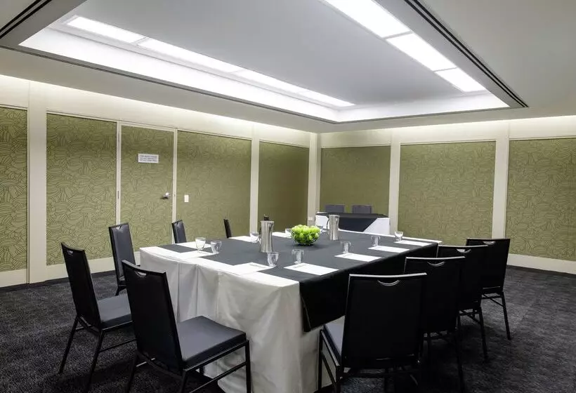 ホテル Doubletree By Hilton Darwin Esplanade