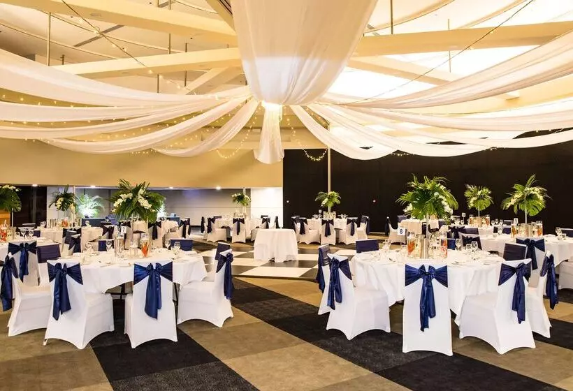 ホテル Doubletree By Hilton Darwin Esplanade