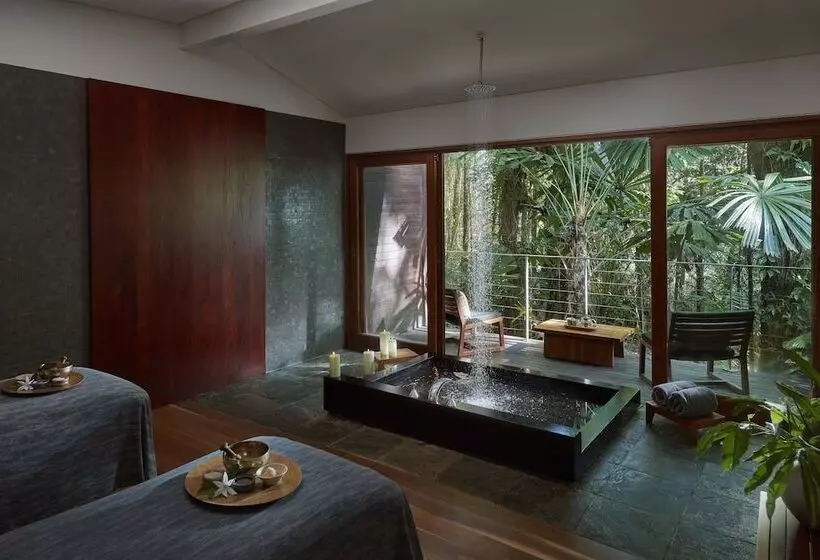 Отель Silky Oaks Lodge