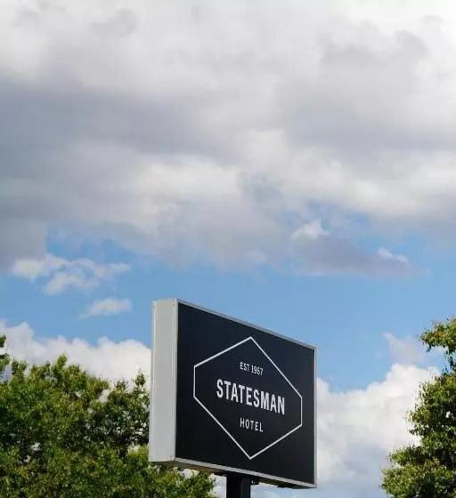 فندق Statesman