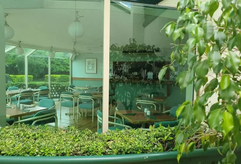 Mcnevins Maryborough Motel