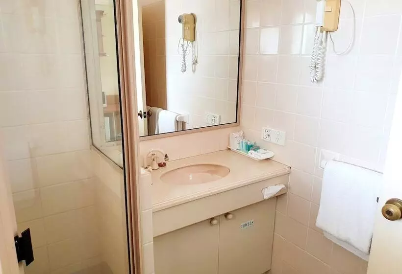 Mcnevins Maryborough Motel