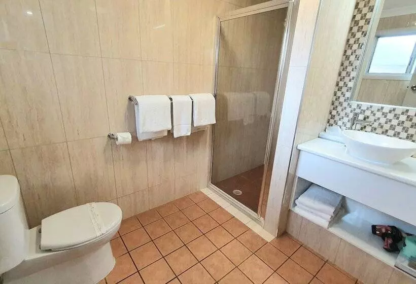 Mcnevins Maryborough Motel