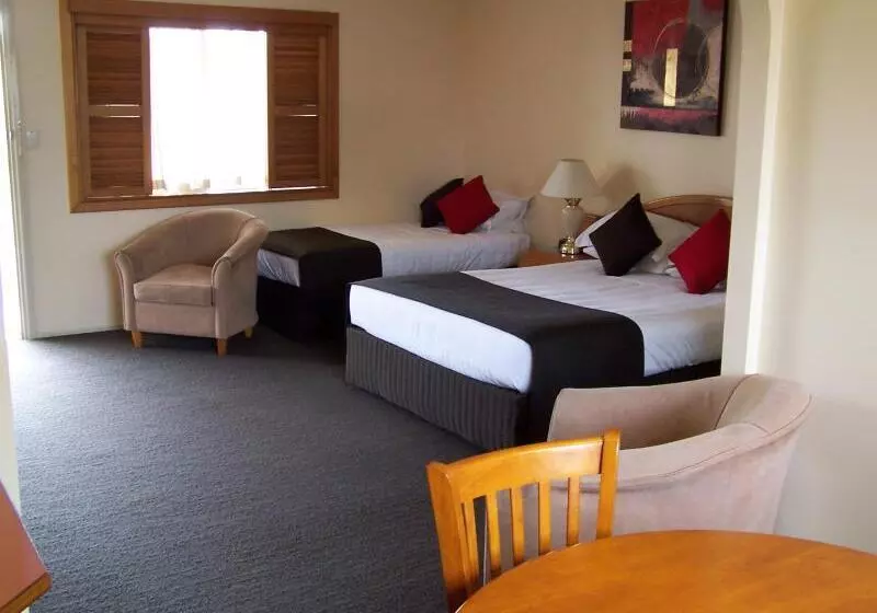 Mcnevins Maryborough Motel