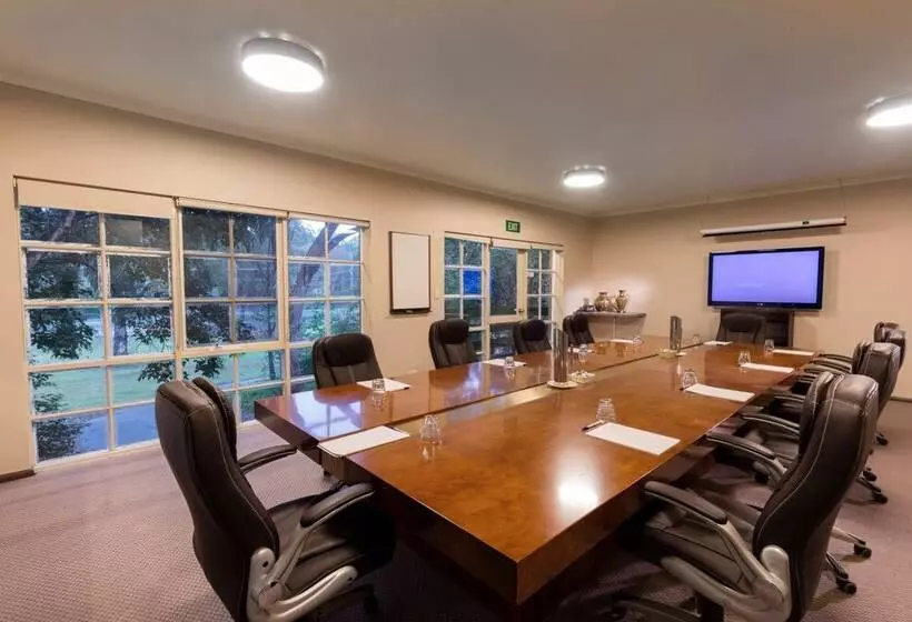 מוטל Eltham Gateway Hotel & Conference Centre